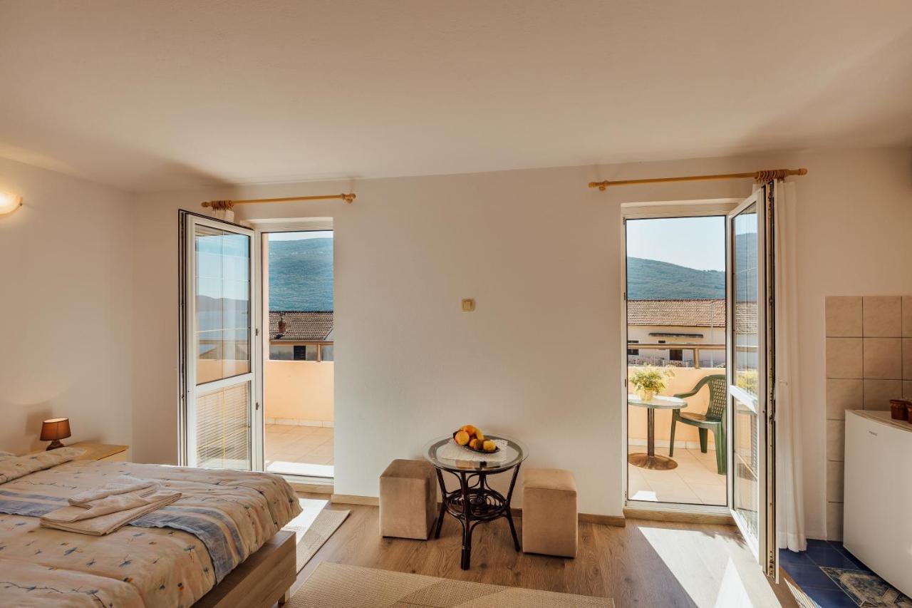 Apartmani Mara Kumbor Εξωτερικό φωτογραφία
